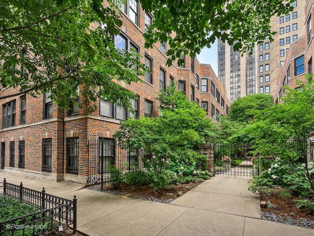 2319 N Commonwealth Ave Unit 2E, Chicago, IL 60614 - photo 1