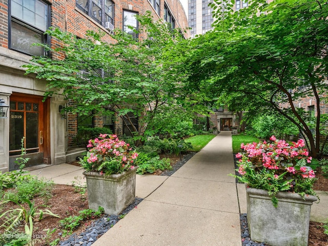 2319 N Commonwealth Ave Unit 2E, Chicago, IL 60614 - photo 2