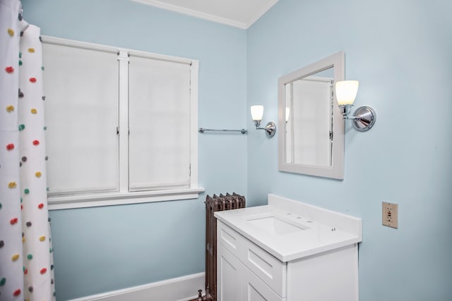 519 N Elmwood Ave, Oak Park, IL 60302 - full bath with vanity and crown molding