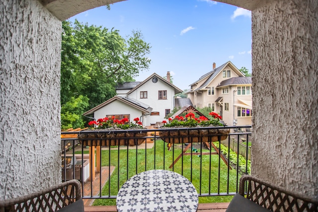 519 N Elmwood Ave, Oak Park, IL 60302 - balcony with a residential view