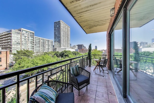 1600 S Wabash Ave Unit 4E, Chicago, IL 60616 - balcony featuring a city view