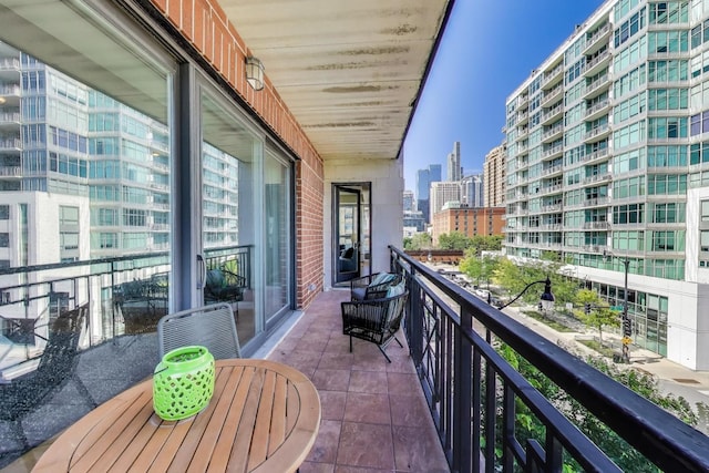 1600 S Wabash Ave Unit 4E, Chicago, IL 60616 - balcony featuring a view of skyline