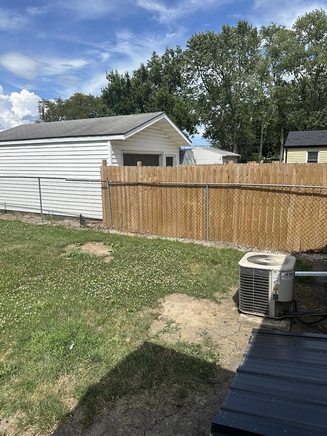 925 E Sangamon Ave, Rantoul, IL 61866 - view of yard with a garage
