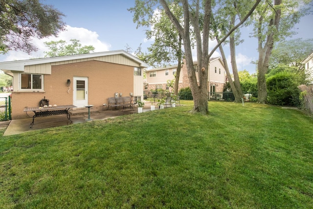 1231 N Hamlin Ave, Park Ridge, IL 60068 - fenced backyard featuring a patio area