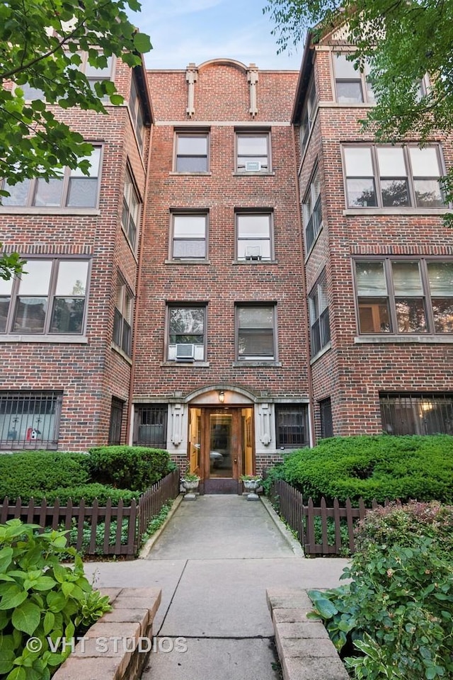 629 W Buckingham Pl Unit 1W, Chicago, IL 60657 - photo 2
