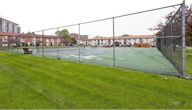 8928 Stevens Dr Unit 1A, Des Plaines, IL 60016 - view of tennis court