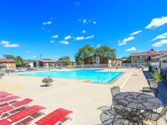 8928 Stevens Dr Unit 1A, Des Plaines, IL 60016 - community pool with a patio area