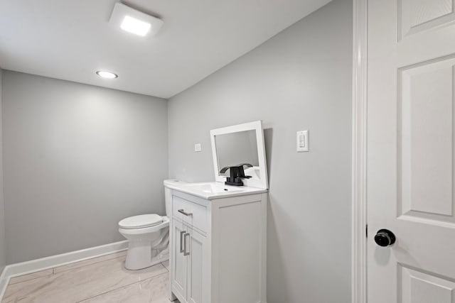 15355 7th Ave, Phoenix, IL 60426 - bathroom featuring vanity and baseboards