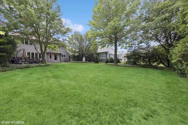 10809 Chaucer Dr, Willow Springs, IL 60480 - view of grassy yard