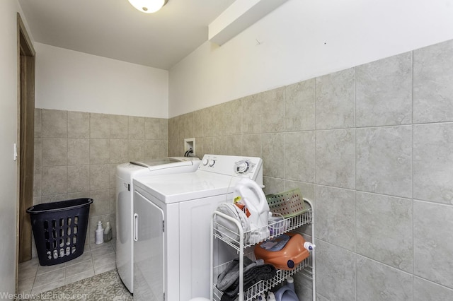 20739 N Weiland Rd, Prairie View, IL 60069 - laundry area featuring tile walls, washer and dryer, and light tile patterned flooring