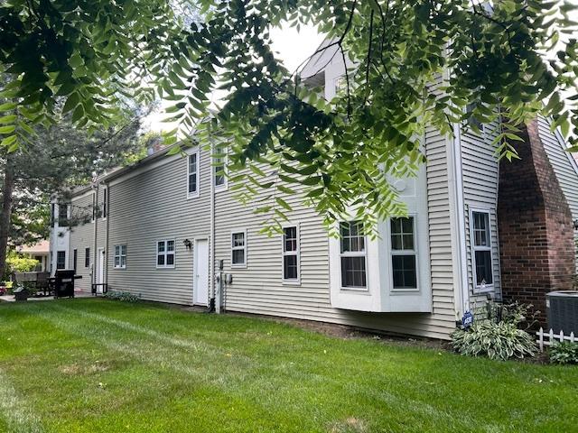 2S749 Grove Ln, Warrenville, IL 60555 - photo 4