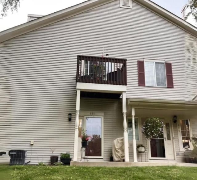 601 Fox Ridge Dr Unit 601, Fox Lake, IL 60020 - rear view of house featuring a balcony