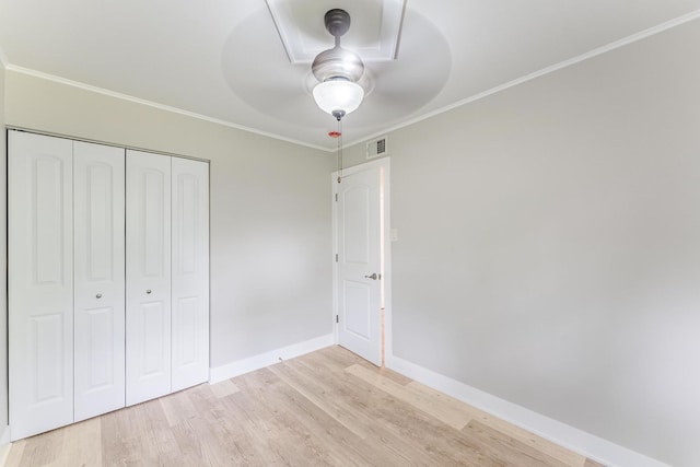437 Winnebago St, Park Forest, IL 60466 - unfurnished bedroom featuring light wood-style flooring, a closet, ornamental molding, and a ceiling fan