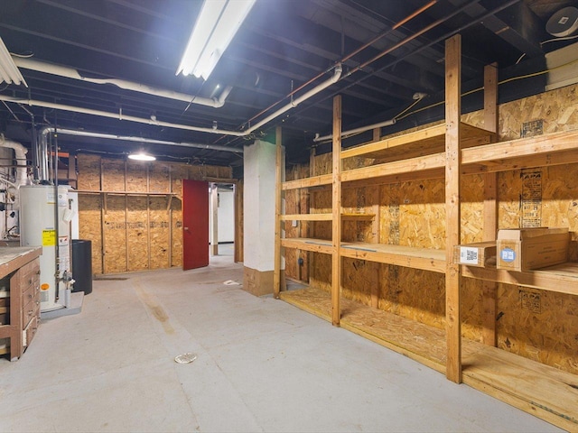 512 S Elida St, Winnebago, IL 61088 - unfinished basement featuring gas water heater