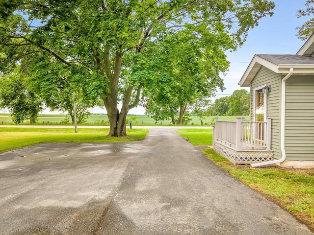 512 S Elida St, Winnebago, IL 61088 - view of asphalt driveway