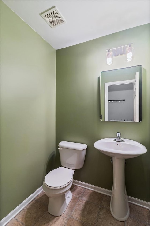 627 S Jade Ln, Round Lake, IL 60073 - bathroom featuring baseboards and toilet