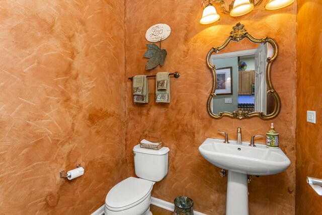 1780 Briarheath Dr, Aurora, IL 60505 - bathroom featuring toilet and baseboards