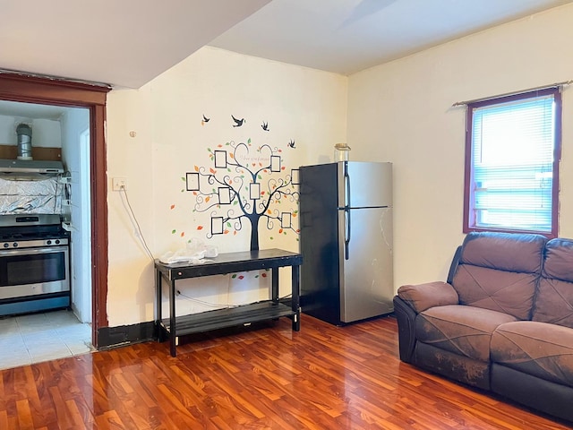 450 W 29th St, Chicago, IL 60616 - living area with wood finished floors