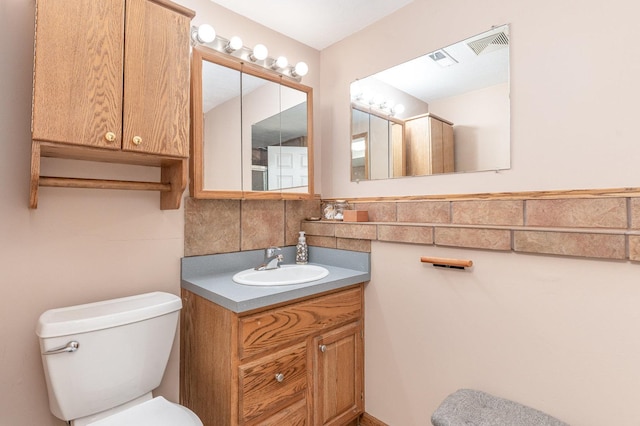615 S 12th Ave, Saint Charles, IL 60174 - bathroom with vanity and backsplash