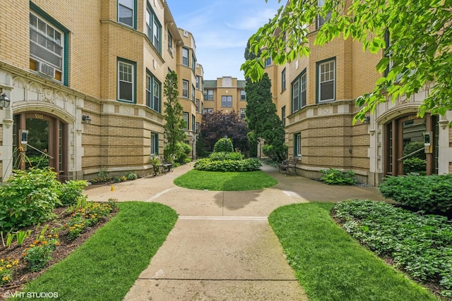 5511 N Winthrop Ave Unit 1W, Chicago, IL 60640 - photo 1