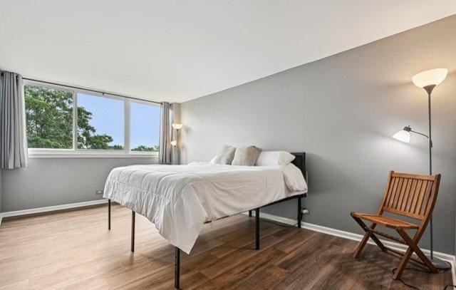101 Bar Harbour Rd Unit 5N, Schaumburg, IL 60193 - bedroom featuring wood finished floors and baseboards