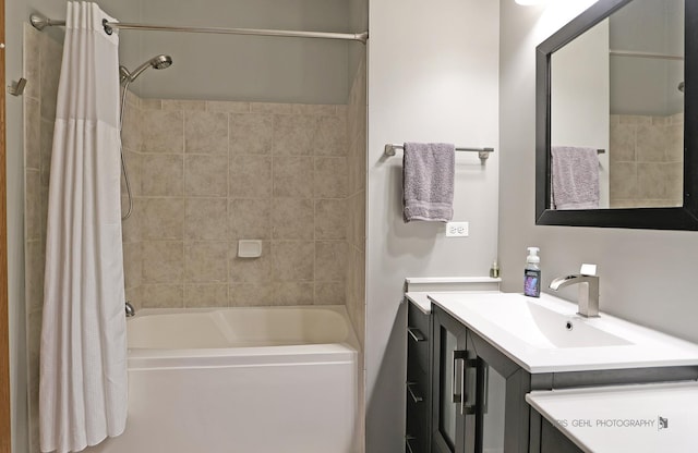 78 Thomas Ct, Grayslake, IL 60030 - full bathroom featuring vanity and shower / tub combo
