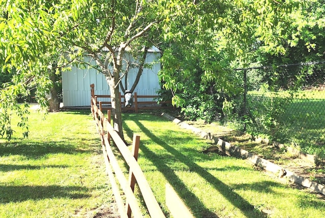 1933 Birch St, Des Plaines, IL 60018 - view of yard featuring a shed