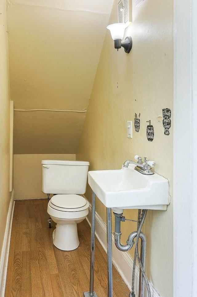 528 5th St, Aurora, IL 60505 - bathroom with wood finished floors and vaulted ceiling