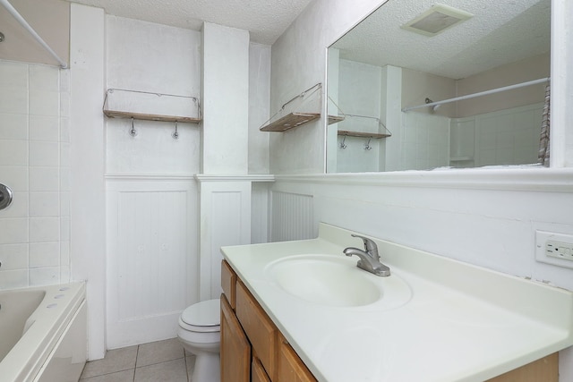 528 5th St, Aurora, IL 60505 - full bath with tile patterned flooring, a textured ceiling, vanity, bathing tub / shower combination, and a wainscoted wall