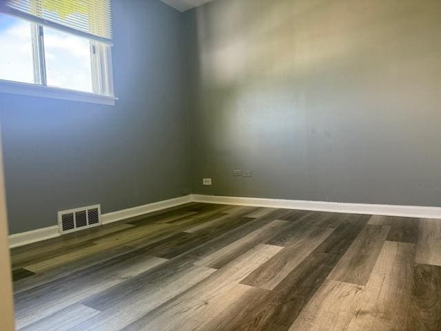 622 N Pine St, Waukegan, IL 60085 - empty room with wood finished floors