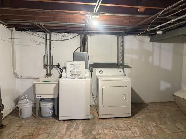622 N Pine St, Waukegan, IL 60085 - washroom with washer and dryer