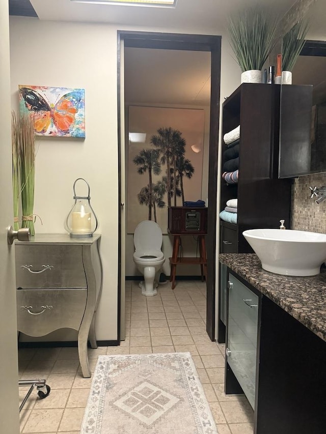 1300 N Astor St Unit 6B, Chicago, IL 60610 - bathroom featuring tile patterned floors, vanity, and tasteful backsplash