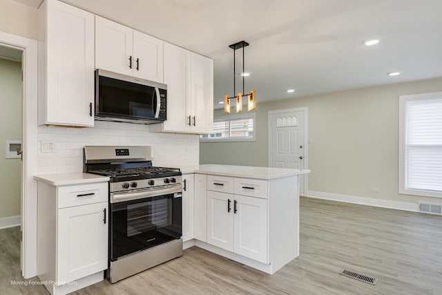 15223 Cottage Grove Ave, Dolton, IL 60419 - kitchen with appliances with stainless steel finishes, light wood-style flooring, a peninsula, light countertops, and recessed lighting