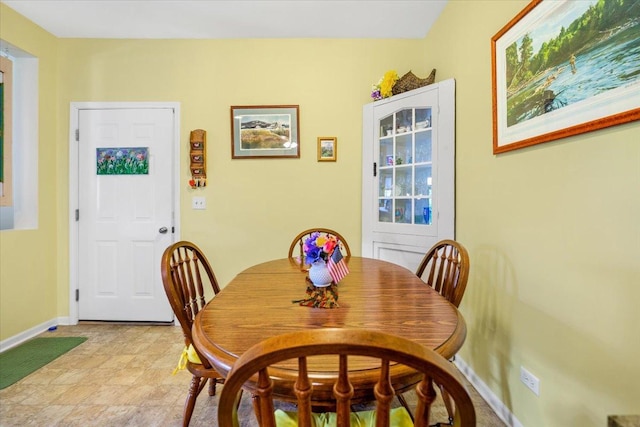 2201 Concord Dr Unit 2201, Mchenry, IL 60050 - dining area with baseboards
