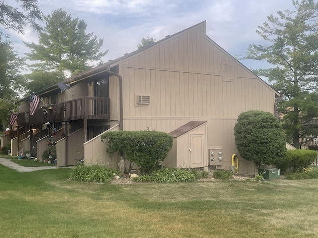 64 Aspen Colony Unit 5, Fox Lake, IL 60020 - view of property exterior featuring a lawn
