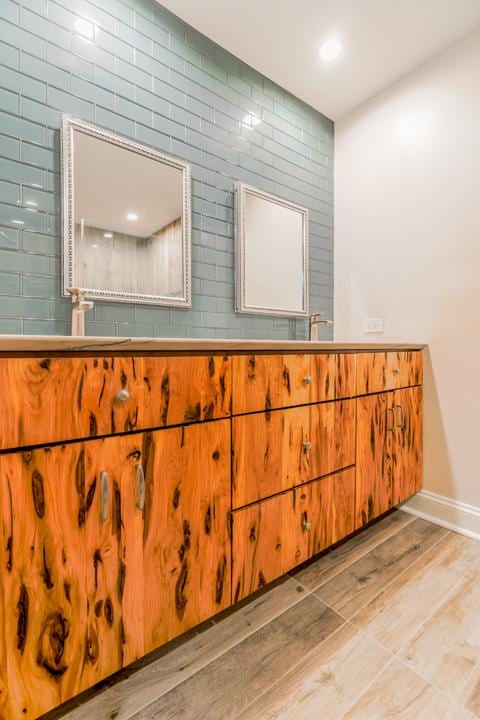 1401 Burr Oak Rd Unit 108B, Hinsdale, IL 60521 - bathroom with baseboards and wood finished floors