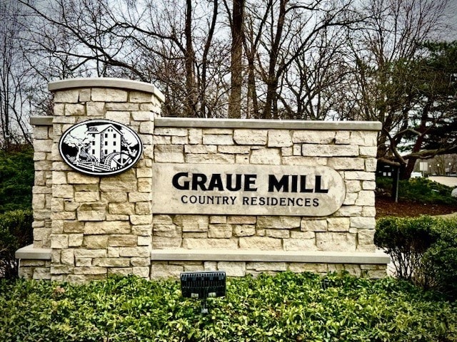 1401 Burr Oak Rd Unit 108B, Hinsdale, IL 60521 - view of community sign