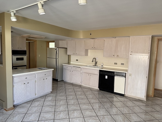 8307 W Balmoral Ave, Chicago, IL 60656 - photo 5