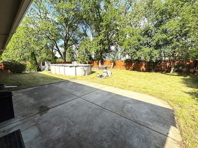 2S651 Ashley Dr, Glen Ellyn, IL 60137 - fenced backyard with a patio