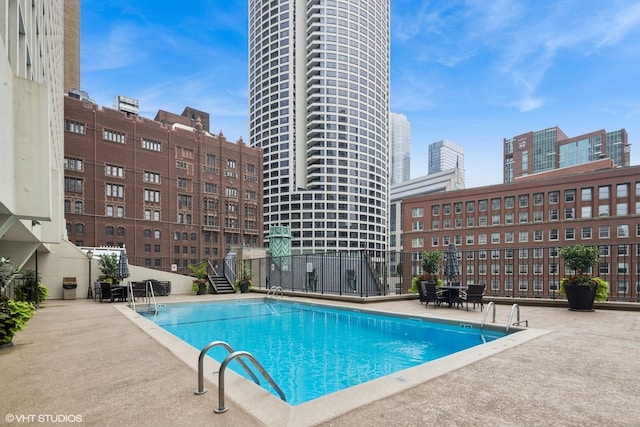 111 E Chestnut St Unit 21B, Chicago, IL 60611 - community pool with a city view