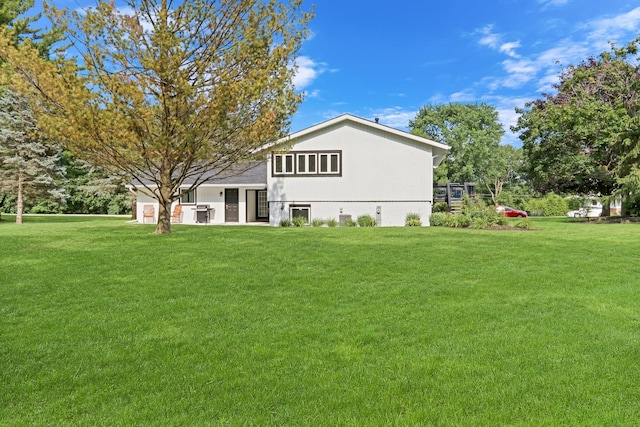 31340 N Liberty Rd, Grayslake, IL 60030 - rear view of property featuring a yard