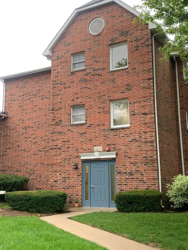 1323 Cunat Ct Unit 1G, Lake In The Hills, IL 60156 - photo 1