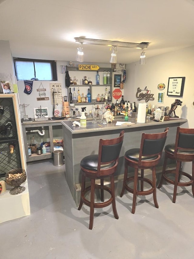 452 S Walnut St, Bensenville, IL 60106 - indoor dry bar with concrete floors