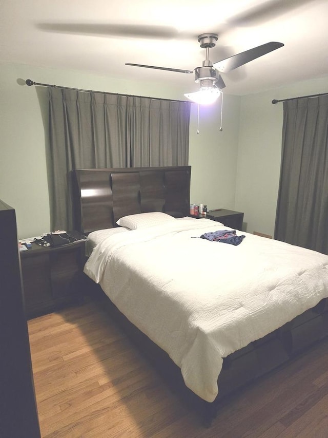 452 S Walnut St, Bensenville, IL 60106 - bedroom with wood finished floors and a ceiling fan