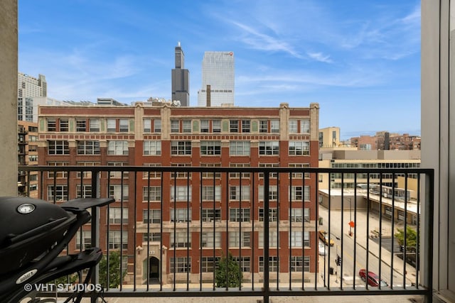 700 W Van Buren St Unit 803, Chicago, IL 60607 - balcony featuring a city view and grilling area