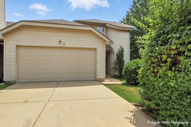 725 Hill Ave, Elgin, IL 60120 - photo 1