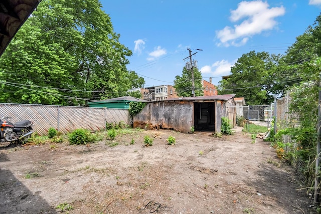 8645 S Bennett Ave, Chicago, IL 60617 - view of yard featuring a storage shed