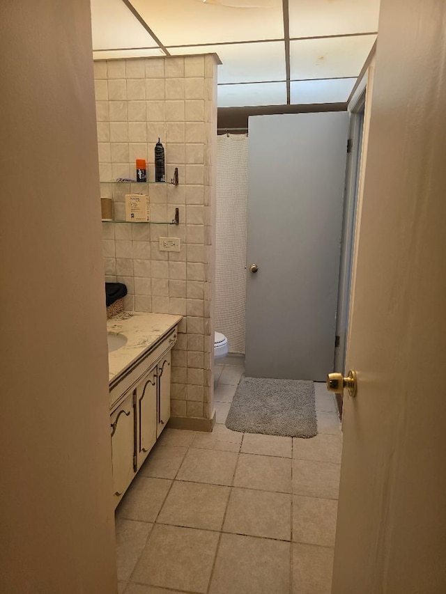 264 Bay St, Wood Dale, IL 60191 - bathroom with tile walls, tile patterned floors, vanity, and curtained shower