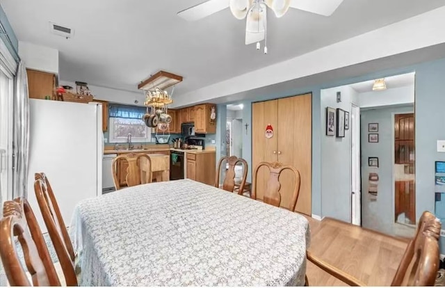 848 Birchbark Trl, Carol Stream, IL 60188 - dining space with wood finished floors and ceiling fan