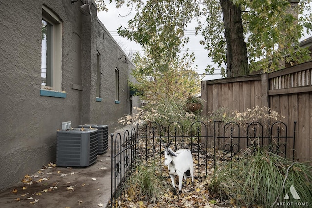 6928 Pershing Rd, Berwyn, IL 60402 - view of yard